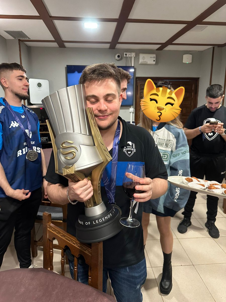 xDisgrce's tweet photo. La primera y la segunda copa de la noche.
PD: Ahora ya vamos por la tercera jeje https://t.co/a5z0XP6R1h