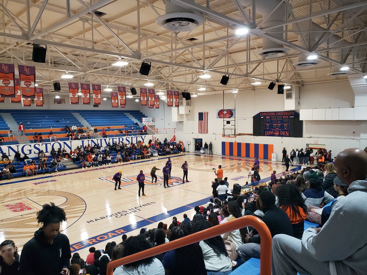 24Rglass's tweet photo. Had a great time with the family this week. Got to tour two really great universities. 👨🏾‍🎓👨🏾‍🎓🔥🔥 #collegebound #educationiskey
@LangstonU @UCOBronchos https://t.co/GXuh6FMOEt