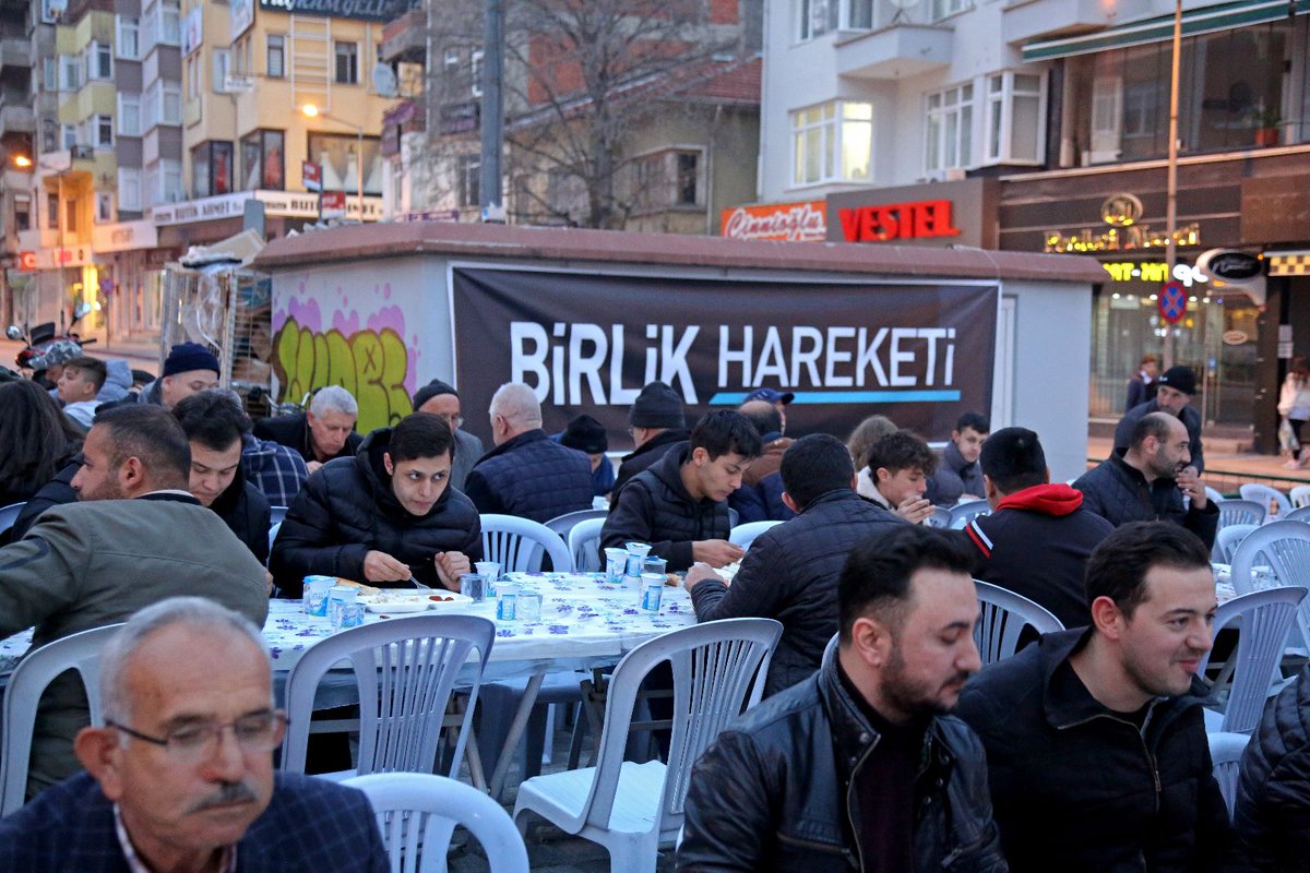 A_Giritli's tweet photo. Birlik Hareketi olarak Şehit Liderimiz Muhsin Yazıcıoğlu ve tüm şehitlerimizin aziz ruhları anısına düzenlediğimiz iftar programımıza destek olan,katılım sağlayan tüm dostlarımızdan Allah razı olsun. Rabbim birliğimizi daim etsin. https://t.co/TE5fcxXC73