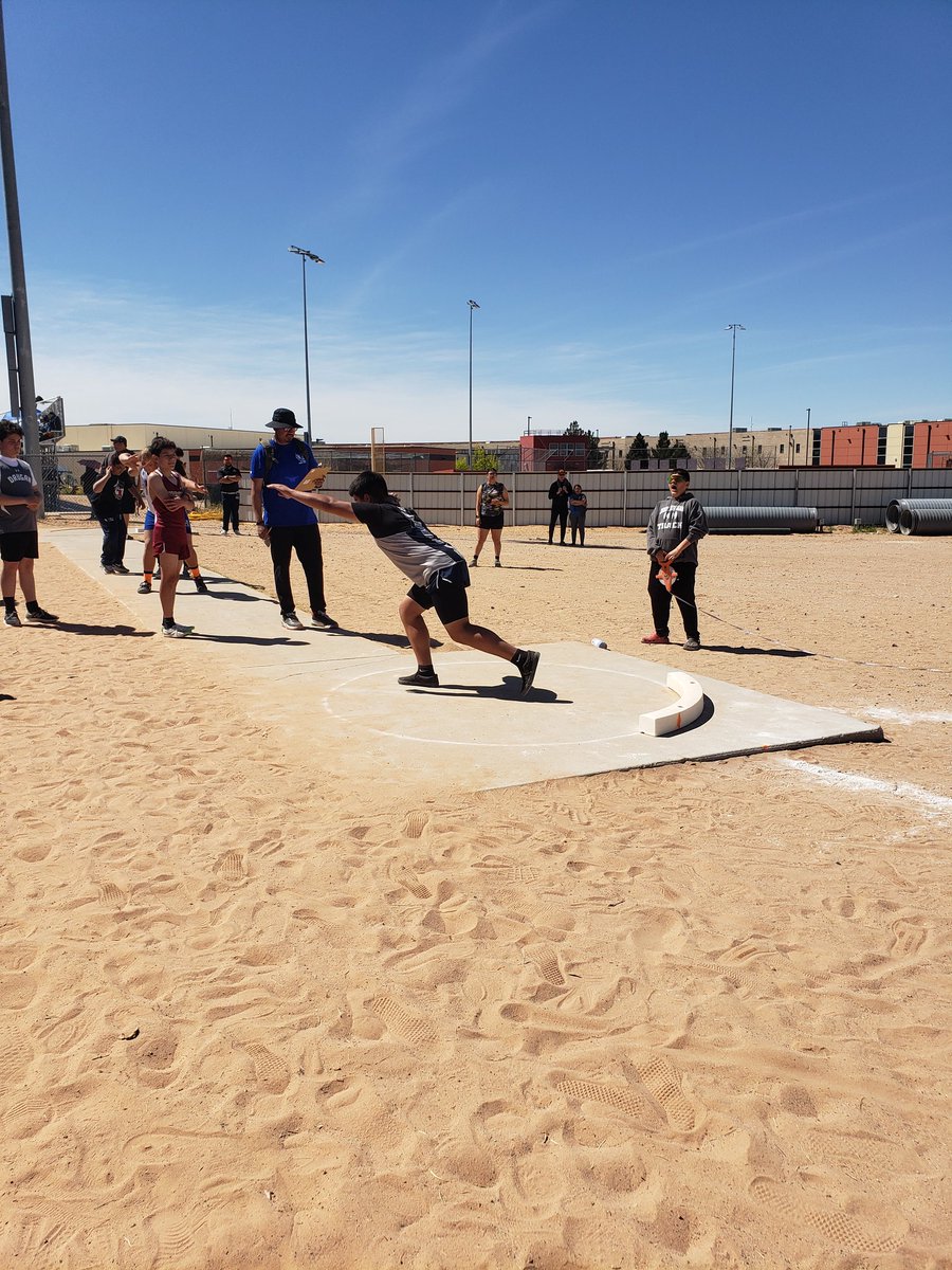Bonavila_14's tweet photo. Clarke Track Team was 🏃‍♂️ 🏃‍♀️ on all pistons today ���� 🔥 at the Hernando track meet! 🏅 #GRIT #RANCHLIFE @ClarkeAthl @dprieto_cms @SocorroISD @Raragon_AsstAD https://t.co/4urmlJoy9p