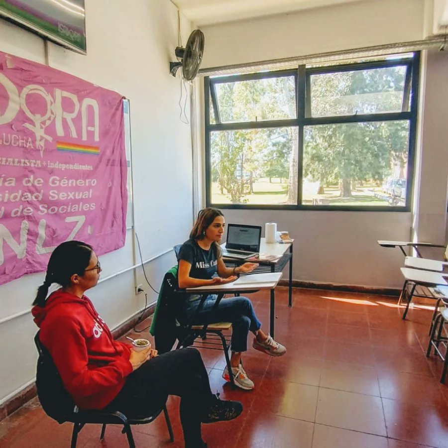 Participé del seminario sobre feminismo y marxismo organizado desde la Secretaría de Géneros del Centro de Estudiantes de la Universidad Nacional de Lomas de Zamora 

#8M 
#Feminismos
#debate 
#marxismo