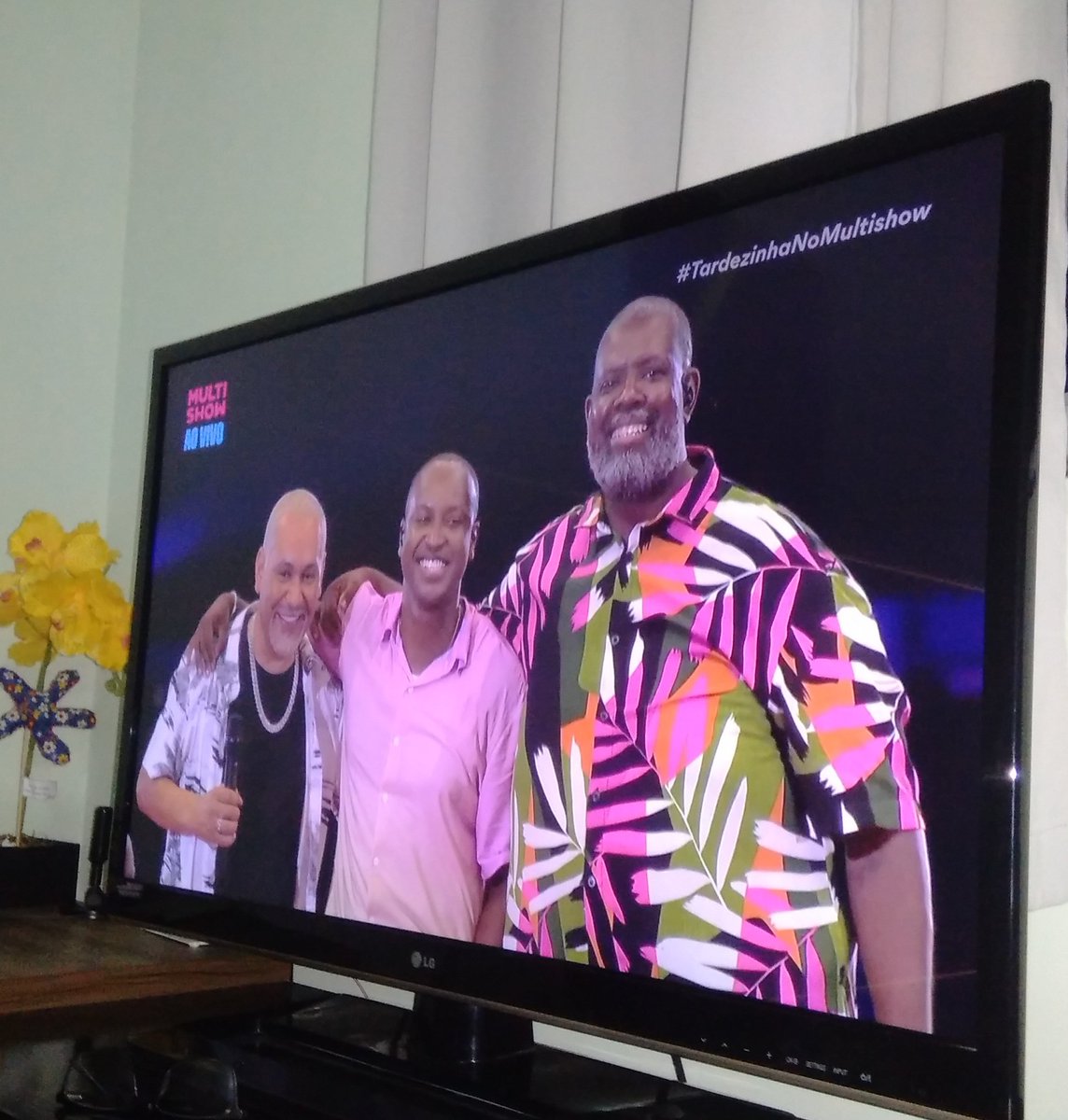 tathymendes's tweet photo. #TardezinhaNoMultishow  Apenas chorando 😢 https://t.co/7OPc1JyX2p