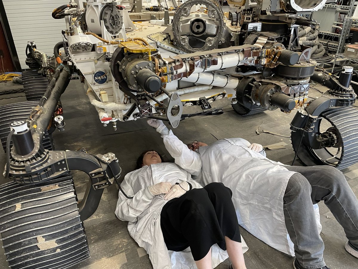 SolarGirl2018's tweet image. Thank you to @LaurieofMars and all the wonderful @NASAJPL family who made me so welcome this week. I enjoyed a fireside chat, presentations on many exciting science missions and the highlight - seeing the cool technology under #PerseveranceRover #DareMightyThingsTogether