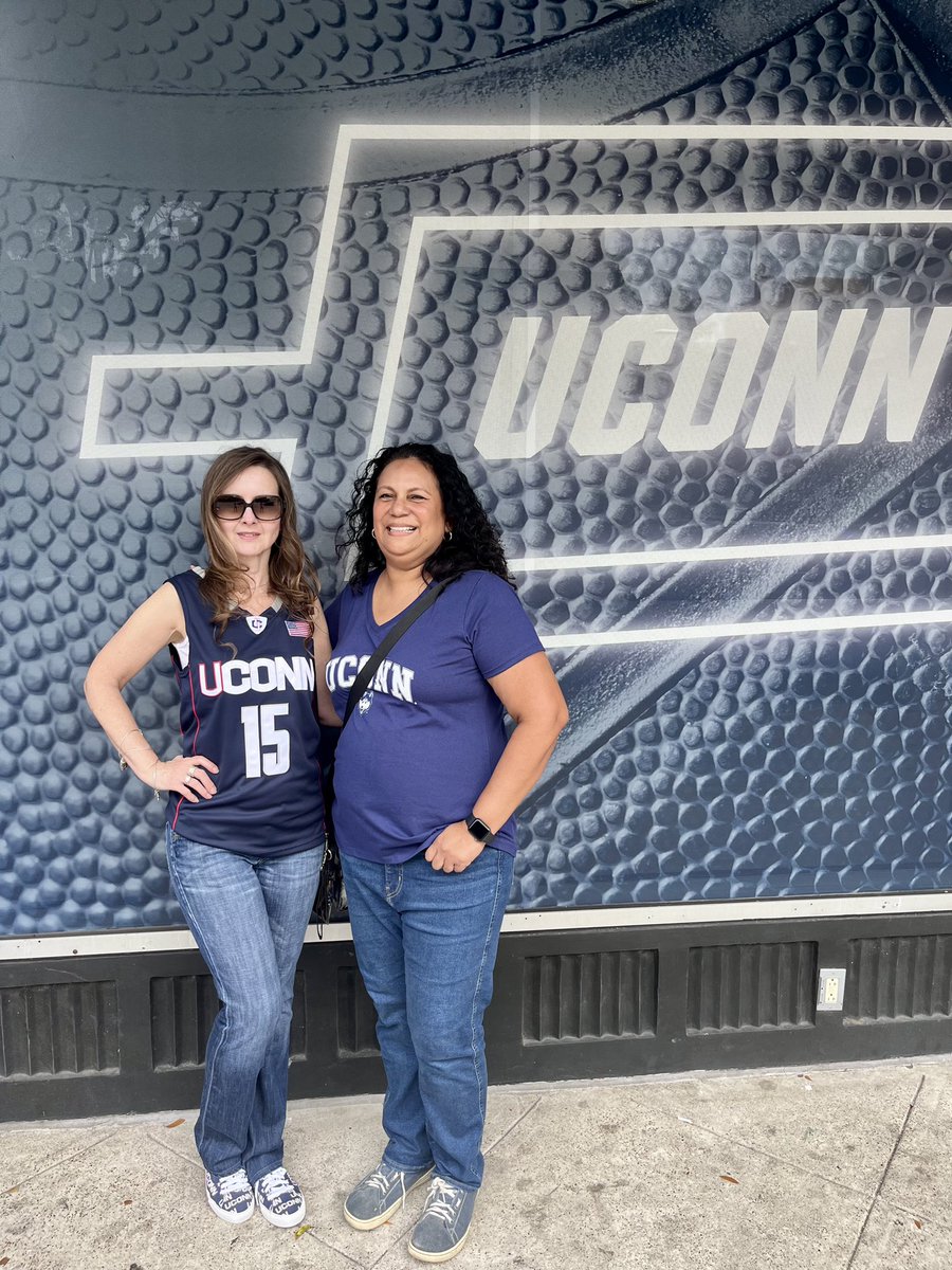 Cindy1BZ's tweet photo. Attending 6th #finalfour. Go Huskies!!  #uconn #bleedblue 💙 https://t.co/emjauMnCfZ