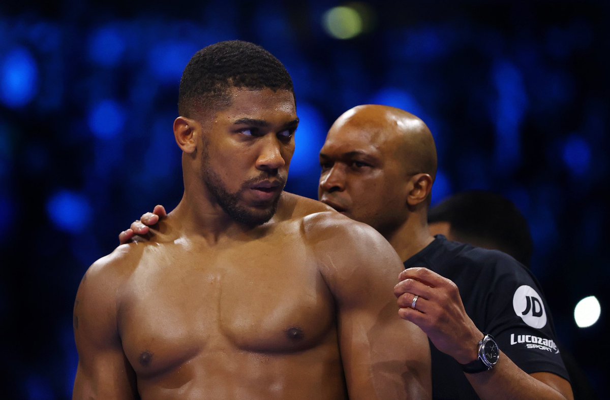 talkSPORT's tweet photo. 🇬🇧 If Fury vs Joshua ever happens

Who wins? 🤔 https://t.co/wP9sJ7wu83