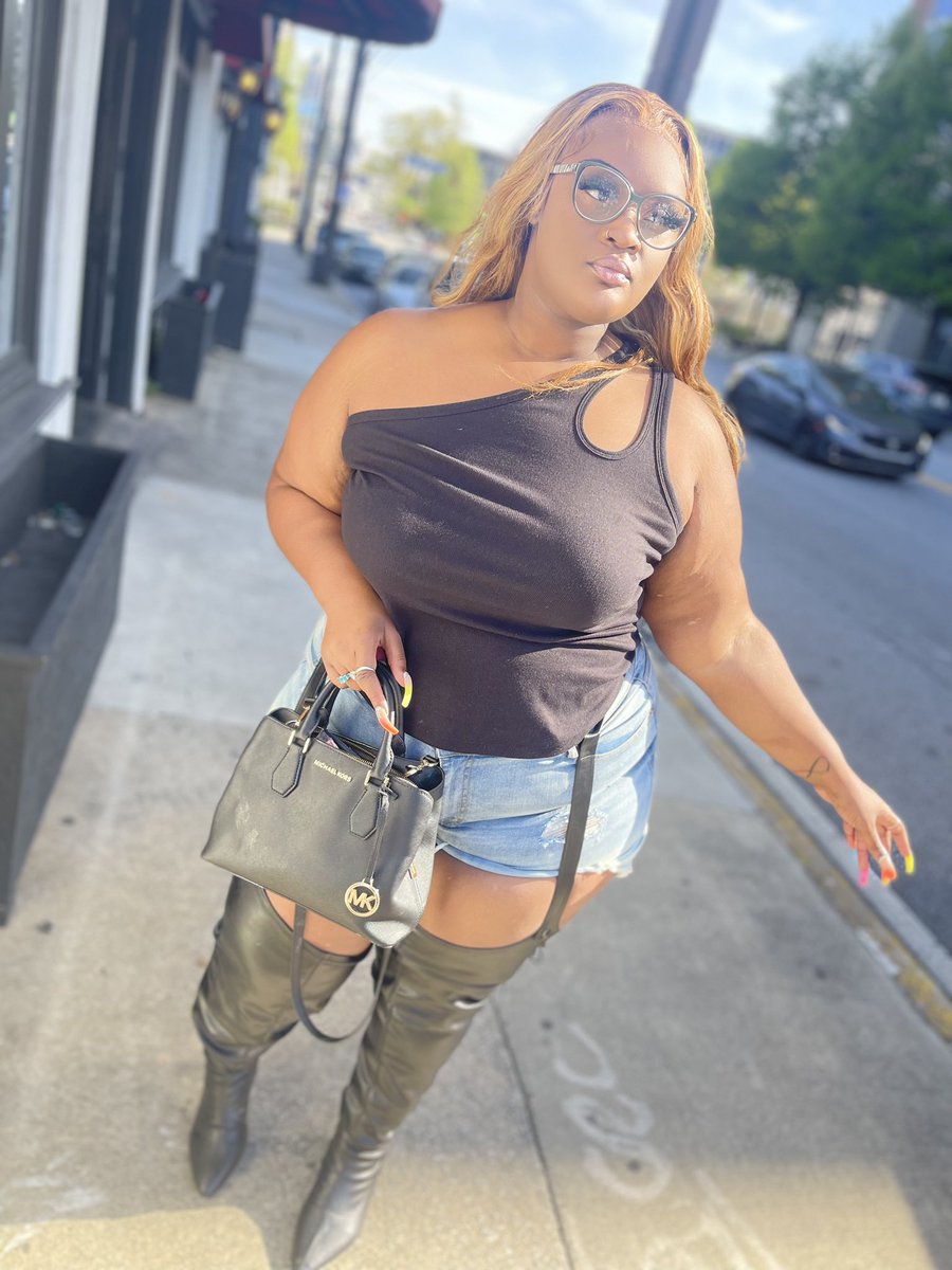 davison_itz's tweet photo. He on me bad 😘🥰 https://t.co/DZQNaUVm0s