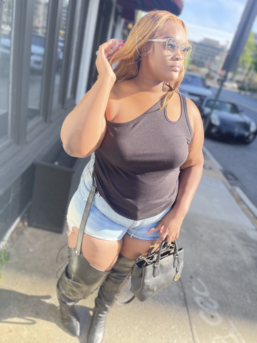 davison_itz's tweet photo. He on me bad 😘🥰 https://t.co/DZQNaUVm0s