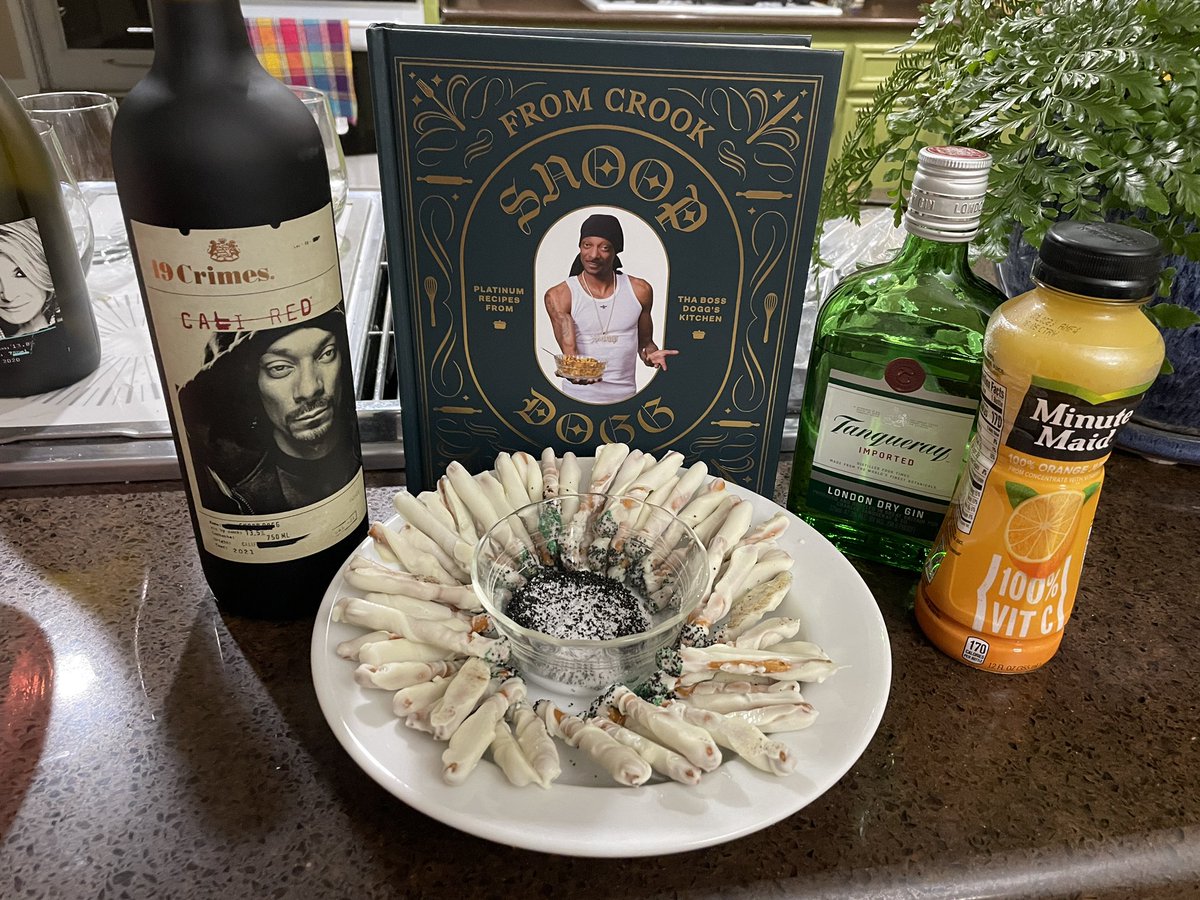 Leigh A 📚 tweet media