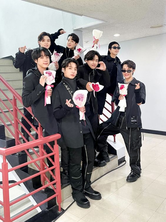 ChaexJkxJn's tweet photo. WE ARE PROUD OF BTS
WE ARE PROUD OF BLACKPINK
RESPECT JIMIN
RESPECT JENNIE
RESPECT JISOO
RESPECT BTS
RESPECT BLACKPINK
#RespectBts
#RespectBlackpink https://t.co/et7iyXxPoK