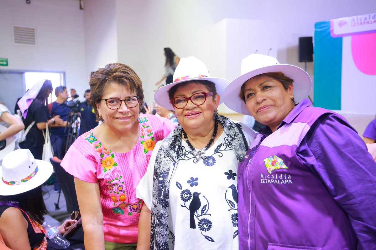 MarthaAvilaCDMX's tweet photo. En la #UtopíaLibertad mujeres de izquierda, nos reunimos convocadas por la alcaldesa @ClaraBrugadaM, acudimos al llamado de la Internacional Feminista. https://t.co/piZukwsNcI