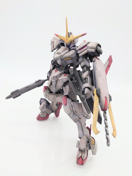 おはようございます(^-^)/✨日曜日。HG 鉄血のオルフェンズ UrdrHunt ガンダム端白星 完成しました。今回は