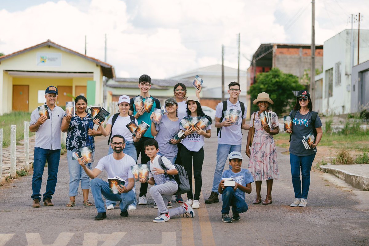advcentrooeste's tweet photo. Todas as nossas instituições são missionárias, com o @iabcoficial não seria diferente. O internato que fica no coração do brasil também impactou com esperança hoje. Confira.
#impactoesperanca #internato https://t.co/WIHVX5Bx9A