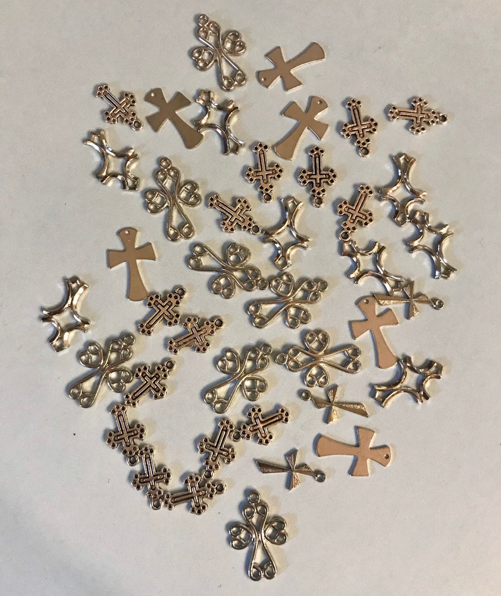 BySupply1's tweet image. Cross Charms 40 Silver Ornate and contemporary Small Cross Charms Pendants Religious Findings Jewelry Supplies (Lot of 40) by BySupply tuppu.net/c42aa9ee #bysupply #Etsy #CrossPendants
