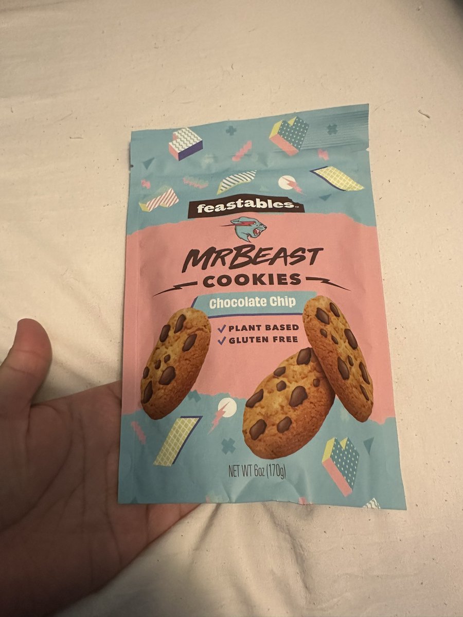 RealAriesArmy's tweet photo. @MrBeast im trying your #feastables for the first time ever now. I’m super excited 😊 https://t.co/ySEB6uGqBS