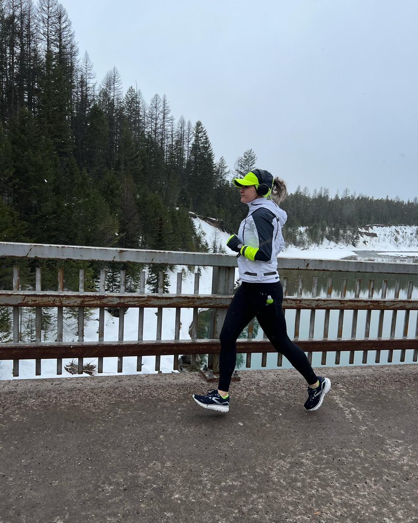 kaeloni_neville's tweet photo. 13.1 miles with a view ποΈ
#13point1 #halfmarathintraining #halfmarathoner #runhappyteam #runvisible #brooksrunning #runviews https://t.co/QUVkHSVoGS