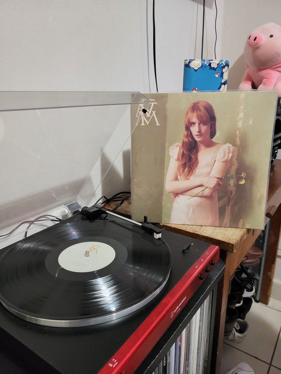 josespears87's tweet photo. Soundtrack de la tarde @florencemachine #highashope #vinyl https://t.co/hloXLMc88r