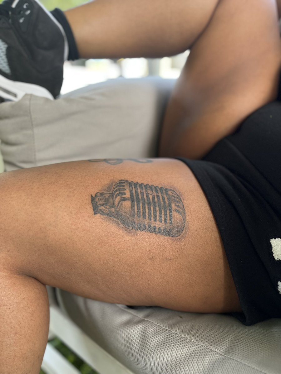kristenilycia__'s tweet photo. @KyaAngelou did my tattoo so good 😍 https://t.co/WiSgM2AD8u
