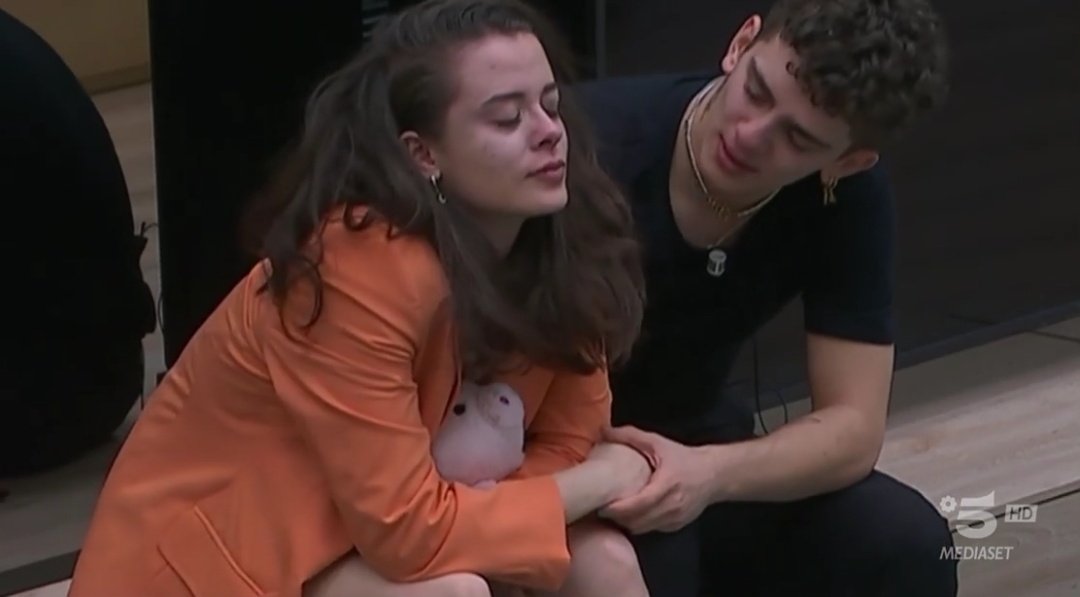 wtbnancy's tweet photo. Dove devo firmare per passare una Pasqua in santa pace? ditemelo per favore non è possibile 
#amici22 https://t.co/6UOHUmQzYA