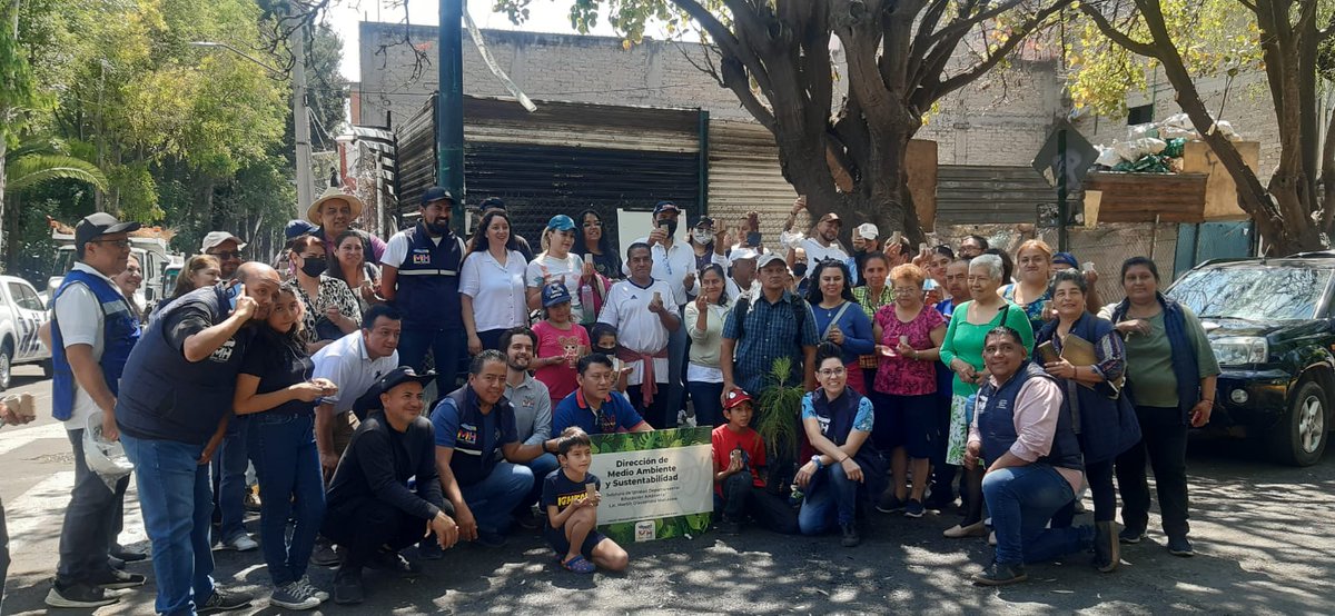 saburtomh's tweet photo. En el mes de la Madre Tierra y del Reciclaje dentro del Programa #ConCienciaVerde de la @AlcaldiaMHmx, iniciamos Abril con #Reverdece en la Col. Plutarco Elías Calles. Gracias a tod@s por su apoyo y recuperar los espacios públicos de la #AlcaldiaMiguelHidalgo https://t.co/xmQheAauAq