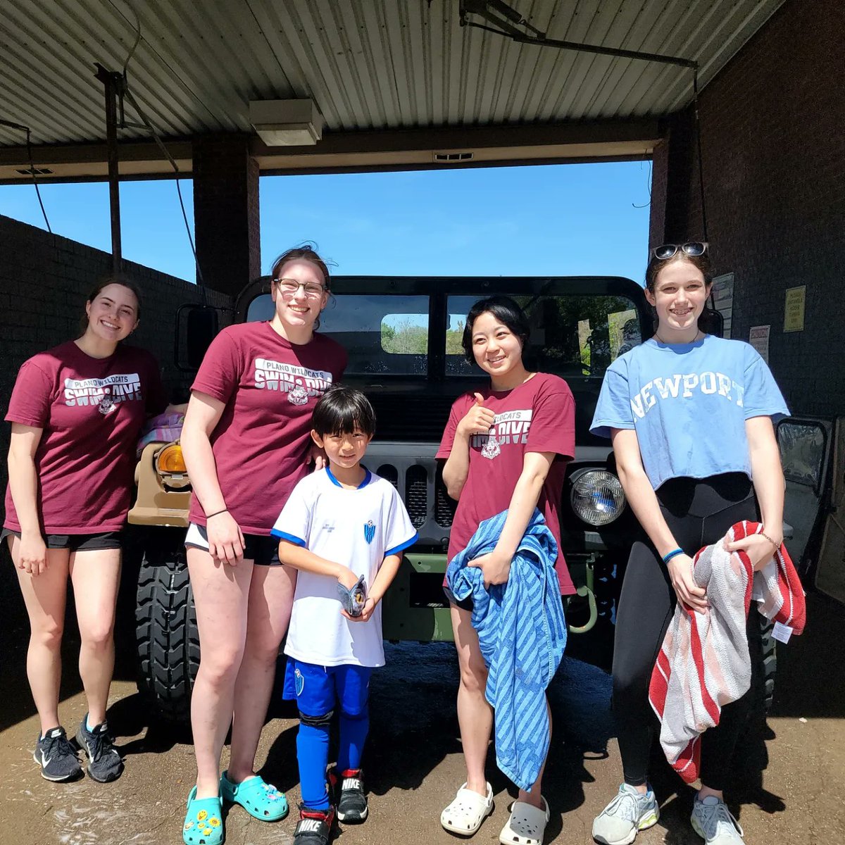 JAloDenton's tweet photo. Our car wash was a great success. Blessed to have such an amazing board and swimmers who volunteered their day for our team!  We appreciate everyone who was able to participate &amp; donated to our booster!

Amazing to see the generosity of our Plano community for our PSHS swimmers! https://t.co/FUxVkbIpxo