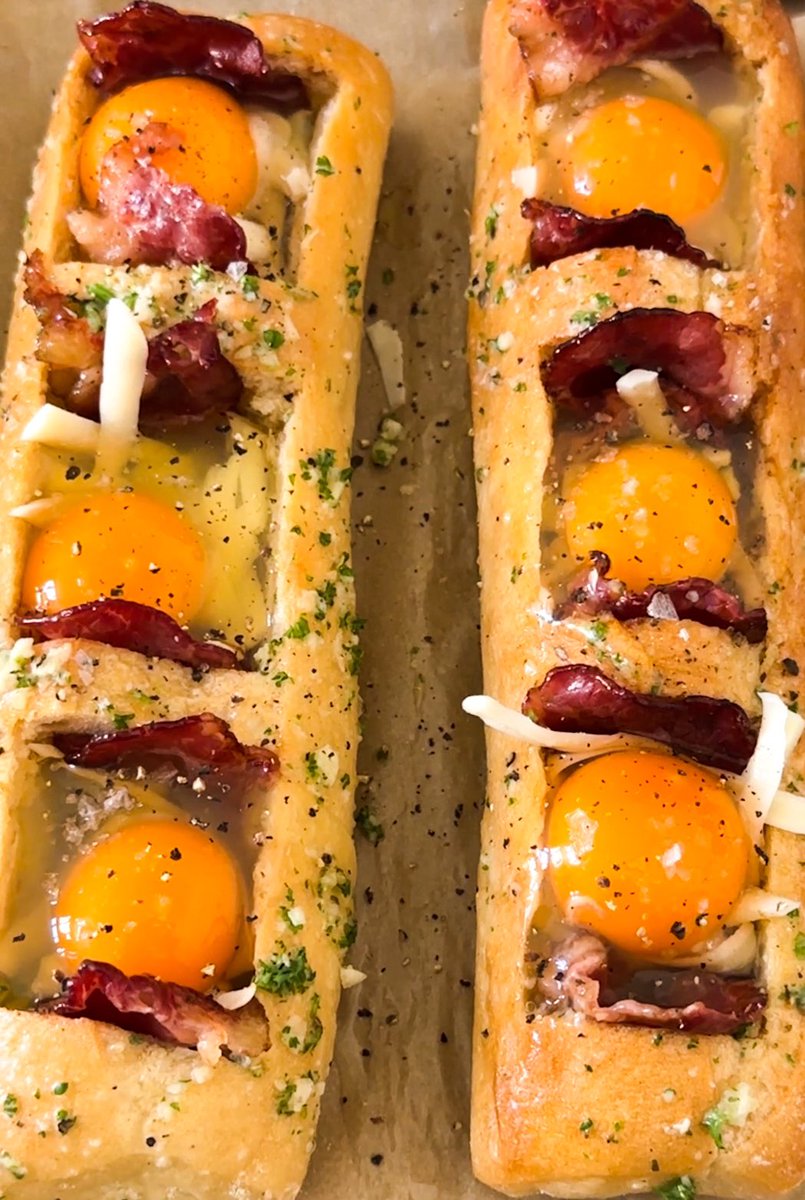 moribyan's tweet photo. Cute Breakfast Idea - Eggs in a Boat 🍳
1. Cut out 3 holes in a mini 🥖
2. Brush lots of garlic 🧈 
3. Stuff with beef bacon, cheese, 🥚 
4. Bake in the oven! https://t.co/wXxYAT6Vpe