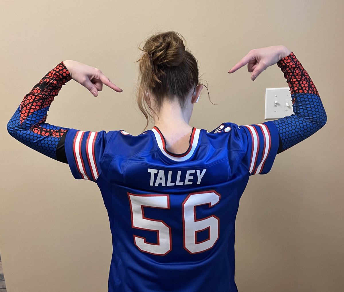 spatrickcallan's tweet photo. Married a Talley-Whacker! @DarrylTalley  #Duchessofawesome #GoBills #BillsMafia https://t.co/cMdAmi408s