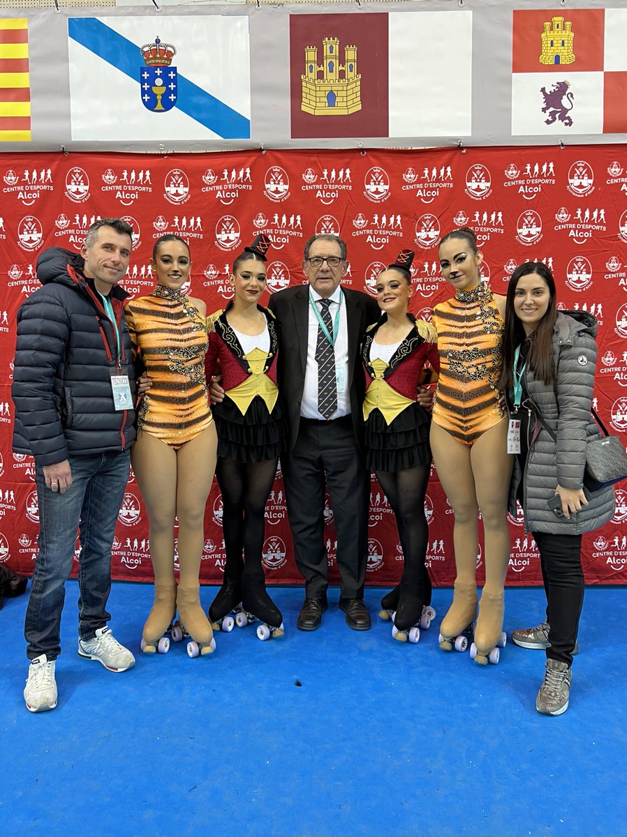 PATordera's tweet photo. Debut del #CuartetoJunior #CampeonatoEspañaShowJunior2023
8º de España 🇪🇸
#domadnos
Enhorabuena!! 👏🏻👏🏻👏🏻
@FedPatinaje #somPAT💙 #Edea @RadioTordera @showdelsesports @FCPatinatge @Aj_Tordera @onamaresme #EB #AGC @laxarxa @AutocarsBarrera @rompoda @WorldSkate_news #RollLine https://t.co/a5xGgWJMgh