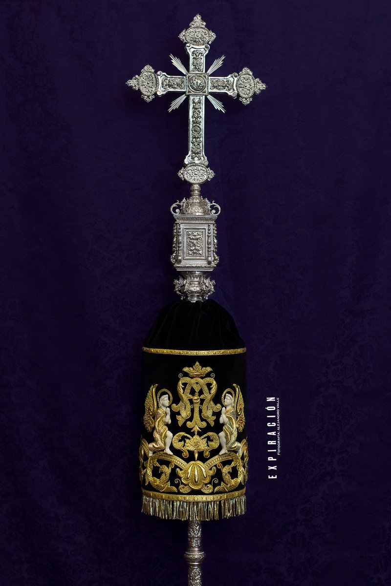 La <a href="/ExpiracionMlg/">Expiración Málaga</a> ha presentado la nueva manguilla para su cruz parroquial. Bordado por Samuel Cervantes con ángeles de Raúl Trillo (<a href="/trilloylamas/">TrilloyLamas</a>). #CofradíasMLG