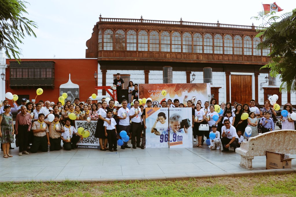 AdventistasANoP's tweet photo. 😊 Una iglesia involucrada en la misión  de llevar esperanza  💛 a miles de personas. #ImpactoEsperanza 🇵🇪 #PerúSíLee https://t.co/2tsqgHfhEx