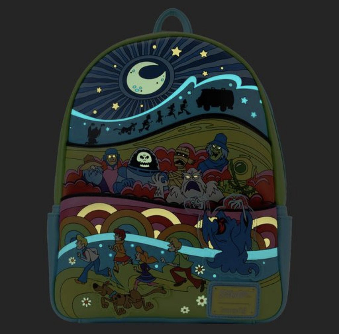 ScoobyandCam's tweet image. Coming Soon! The Loungefly Scooby-Doo Psychedelic Monster Chase Glow Mini Backpack takes the Mystery, Inc. gang on a groovy trip.

#Loungefly #ScoobyDoo #MiniBackpack #Groovy #Villains #Monsters #Fred #Shaggy #Velma #Daphne #MysteryMachine @Loungefly