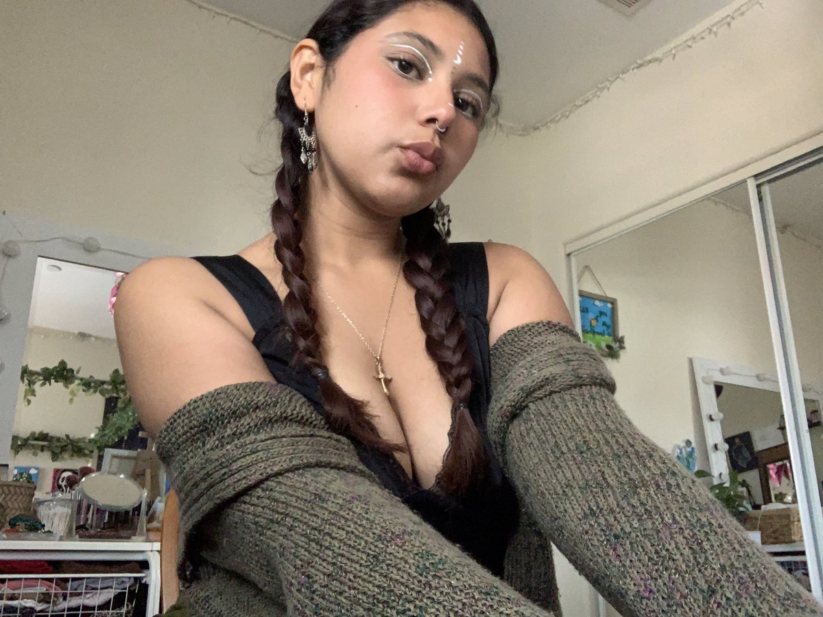 yyoselynee's tweet photo. dearly beloved you 🪴 https://t.co/nkbsnamUW2