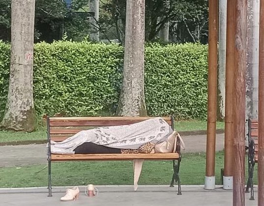 ConfesionesUSC_'s tweet photo. *Mi hija debe estar estudiando juiciosa*
-La hija: https://t.co/z1tZUZcWFh