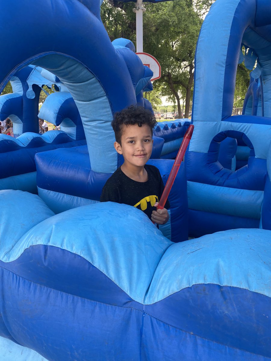 marisol_rosser's tweet photo. I had such a blast at my first Mustang Round Up!! Our PTA did a fantastic job organizing this event. Thank you to all the families who came and especially our volunteers who made this happen!! 💙🐴 @menchacamustang @MenchacaPTA https://t.co/4p0cWOaxD4