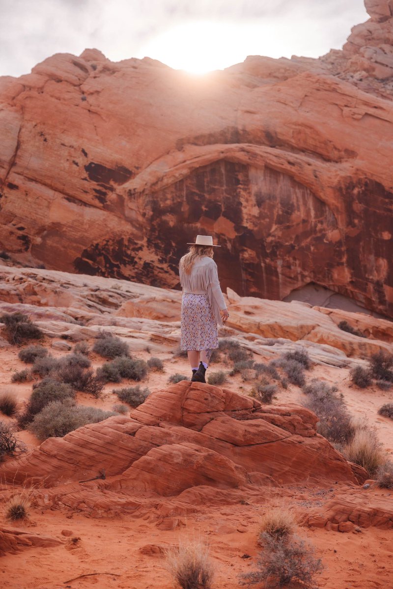 Desert vibes taken by @moosechildd with my edits 🏜️✌🏼💛 Missing this warmth and sun right now.