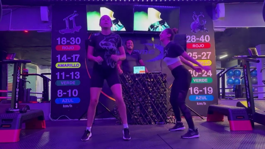 Fededome_'s tweet photo. https://t.co/ahiWsQpIXO Una divertida dinámica para hacer muchas squats en 3 minutos

Idea tomada del Coach Walter Bolivar https://t.co/Mwgkj2ZJPE