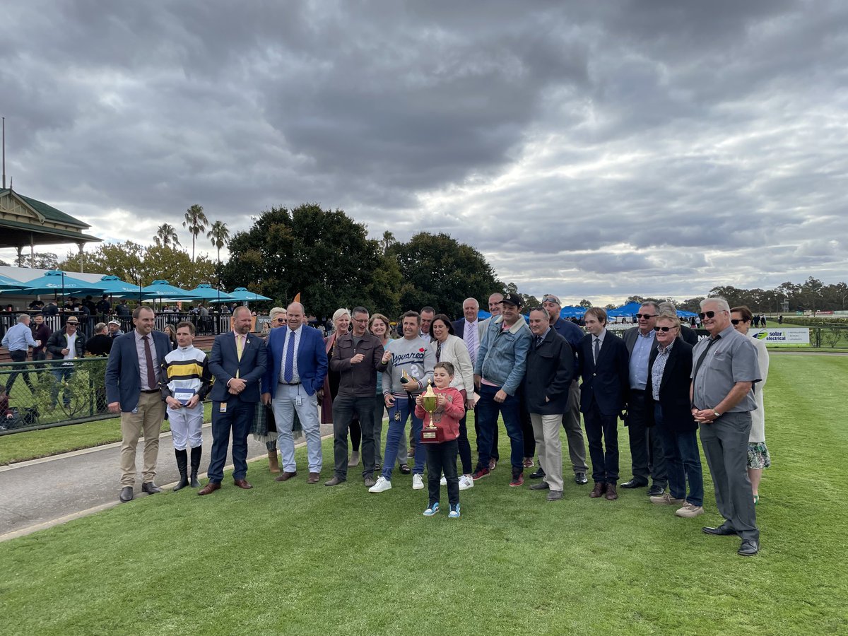 1000giggles's tweet photo. Outstanding #2023 #Bet365 #GoldenMile Congrats to all winning #OwnersConnections & thx to all owners sponsors members patrons #Ceo Rob Sue Jen & entire Committee& @_BendigoJC Staff& @Country_Racing @RacingVictoria @Racing participants&staff #Apiam https://t.co/Vz2AUf5Evq