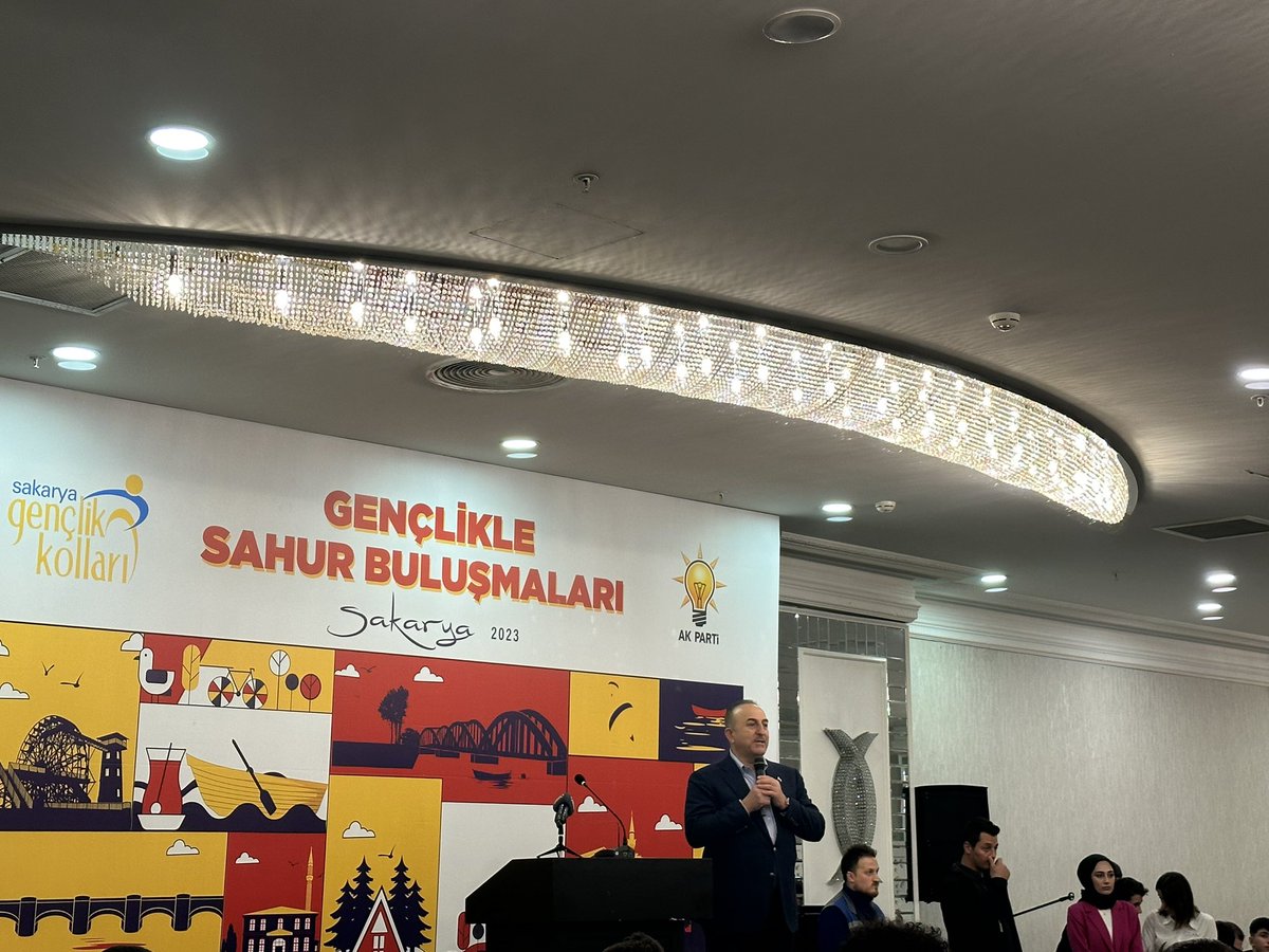myb_bilgin's tweet photo. Dışişleri Bakanımız Sn. Mevlüt Çavuşoğlu’nun “Gençlikle Sahur Buluşması” programındaki hitaplarını dinliyoruz. #türkiyeyüzyılı #gençlerleşahlanışdönemi  @MevlutCavusoglu https://t.co/DmMGQHdov4