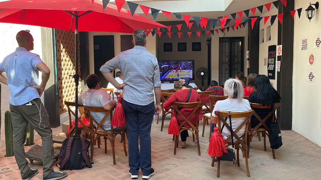 🏀Making time in our Oaxaca itinerary to cheer on our @SDSU Aztecs in the #MFinalFour! This has been a historic #MarchMadness for our district team. #GoAztecs @Aztec_MBB #TheTimeIsNow @SDSU_IV