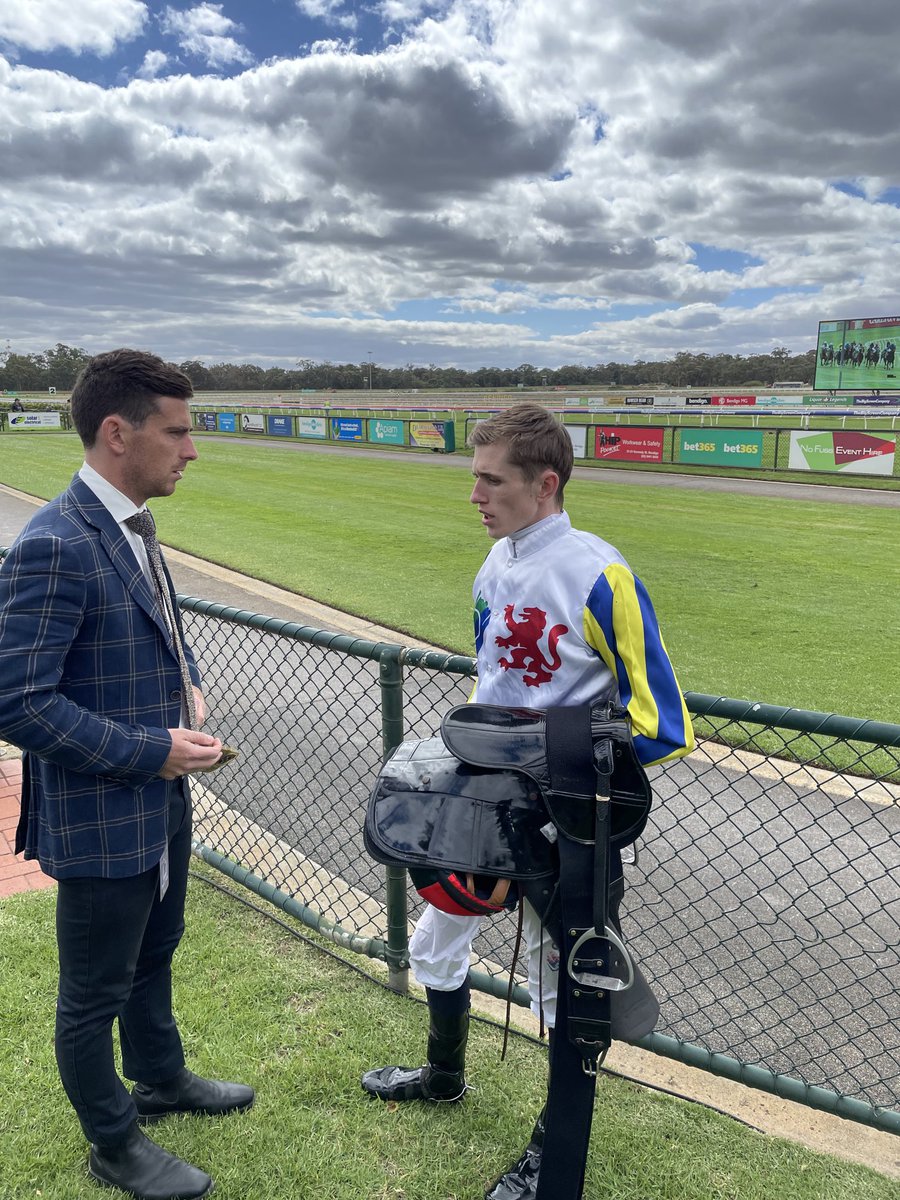 1000giggles's tweet photo. Outstanding #2023 #Bet365 #GoldenMile Congrats to all winning #OwnersConnections & thx to all owners sponsors members patrons entire @_BendigoJC committee & Staff @Country_Racing @RacingVictoria @Racing participants&staff #Apiam #Part2 #Always #1000Smiles https://t.co/FUGH7vpeMO