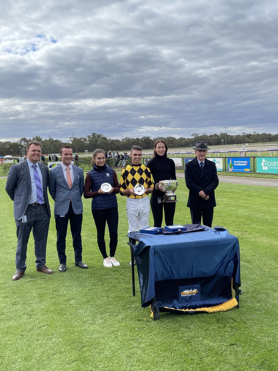 1000giggles's tweet photo. Outstanding #2023 #Bet365 #GoldenMile Congrats to all winning #OwnersConnections & thx to all owners sponsors members patrons entire @_BendigoJC committee & Staff @Country_Racing @RacingVictoria @Racing participants&staff #Apiam #Part2 #Always #1000Smiles https://t.co/FUGH7vpeMO