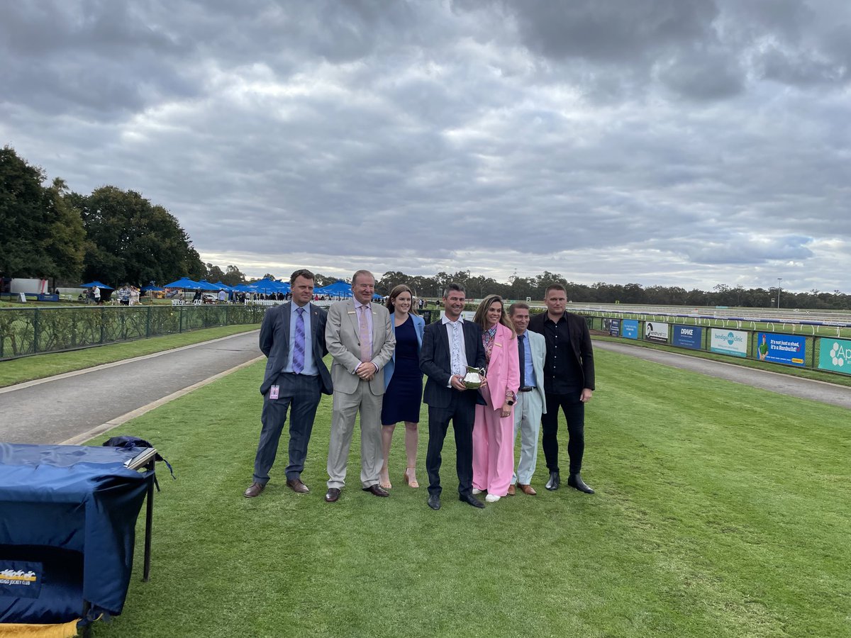 1000giggles's tweet photo. Outstanding #2023 #Bet365 #GoldenMile Congrats to all winning #OwnersConnections & thx to all owners sponsors members patrons entire @_BendigoJC committee & Staff @Country_Racing @RacingVictoria @Racing participants&staff #Apiam #Part2 #Always #1000Smiles https://t.co/FUGH7vpeMO