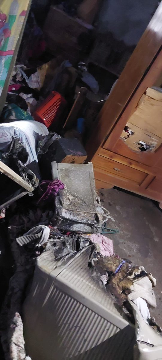 FrankMenjivarES's tweet photo. No me gusta publicar este tipo de cosas pero este caso me rompió el corazón. 

Un incendio destruyó la vivienda de la Familia Guevera, en el video Chelsy llora por la tablet que nuestro Presidente @nayibbukele le había regalado. 

Ya estamos gestionando para brindar toda la ayuda necesaria a la Familia Guevara y para que también Chelsy vuelva a tener su tablet.