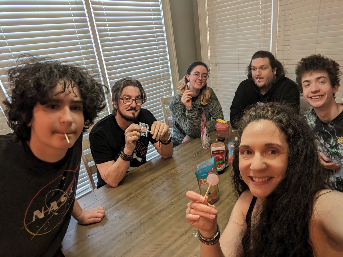 Laurie Howe tweet media