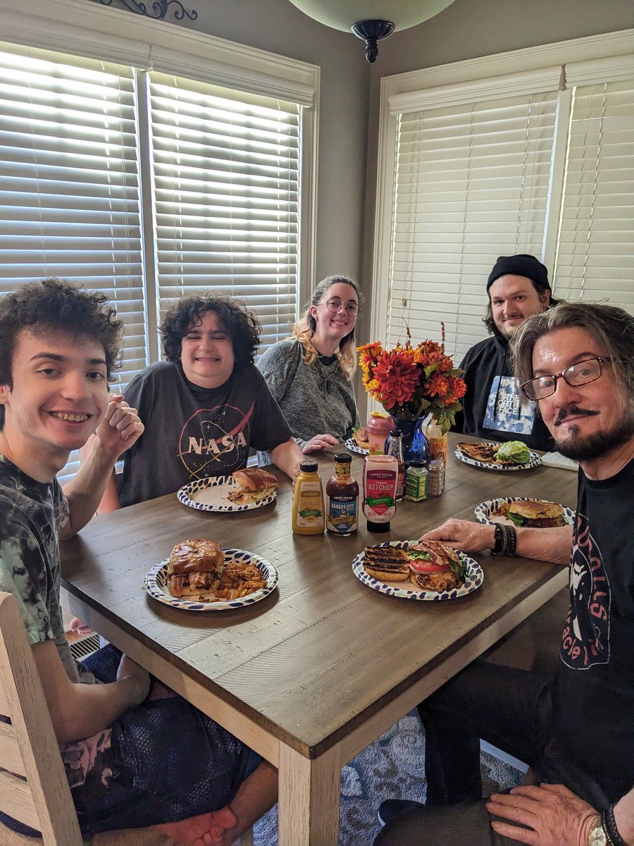 Laurie Howe tweet media