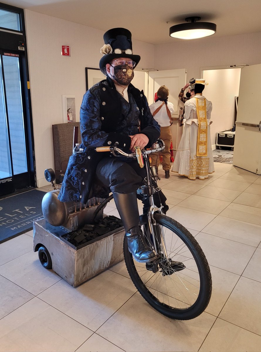 NerdAlertNews's tweet photo. A whole new level of #Cosplay at  @Whimsy_Con 

#steampunkfashion #steampunkstyle #steampunk https://t.co/TKq0qUbXYg