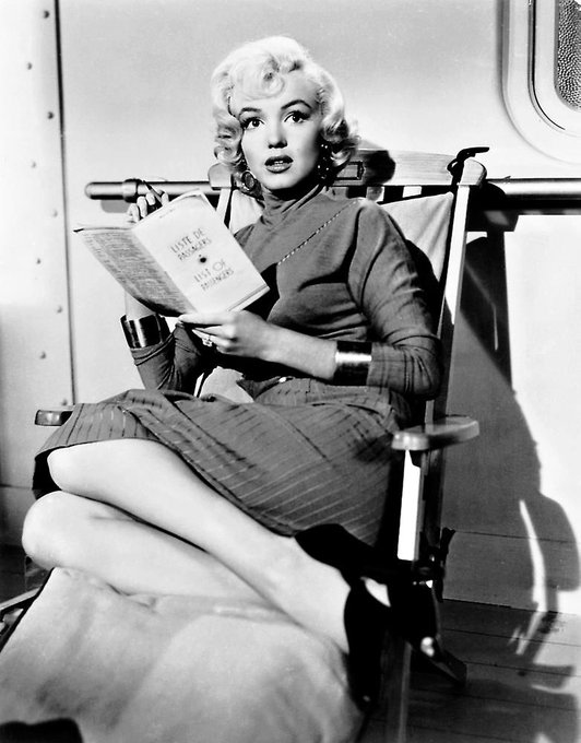 Alright everyone, time to do my first #writerslift, with a #goal: Is it possible to get to 2000 followers in the next 24 hours?  Please retweet this, share your #poems, #books, #stories, #WIP, other projects. I will follow and retweet as many as I can. 
#Marilyn  #Writer  #book