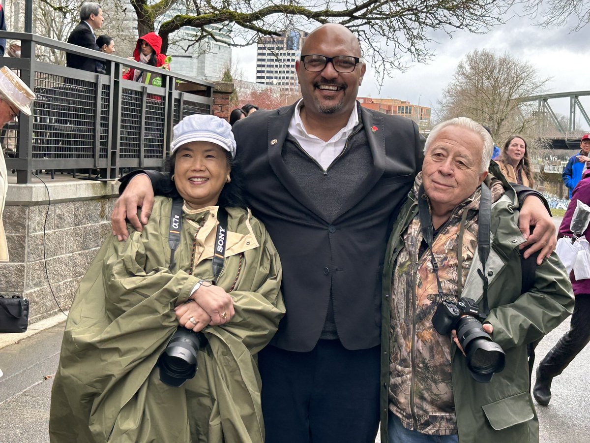 It was an honor to participate in today’s Eye Dotting Ceremony to kickoff the Rose Festival Dragon Boat racing season. Special thanks to @PDXPinkPhoenix Dragon Boat team for taking on their boat.