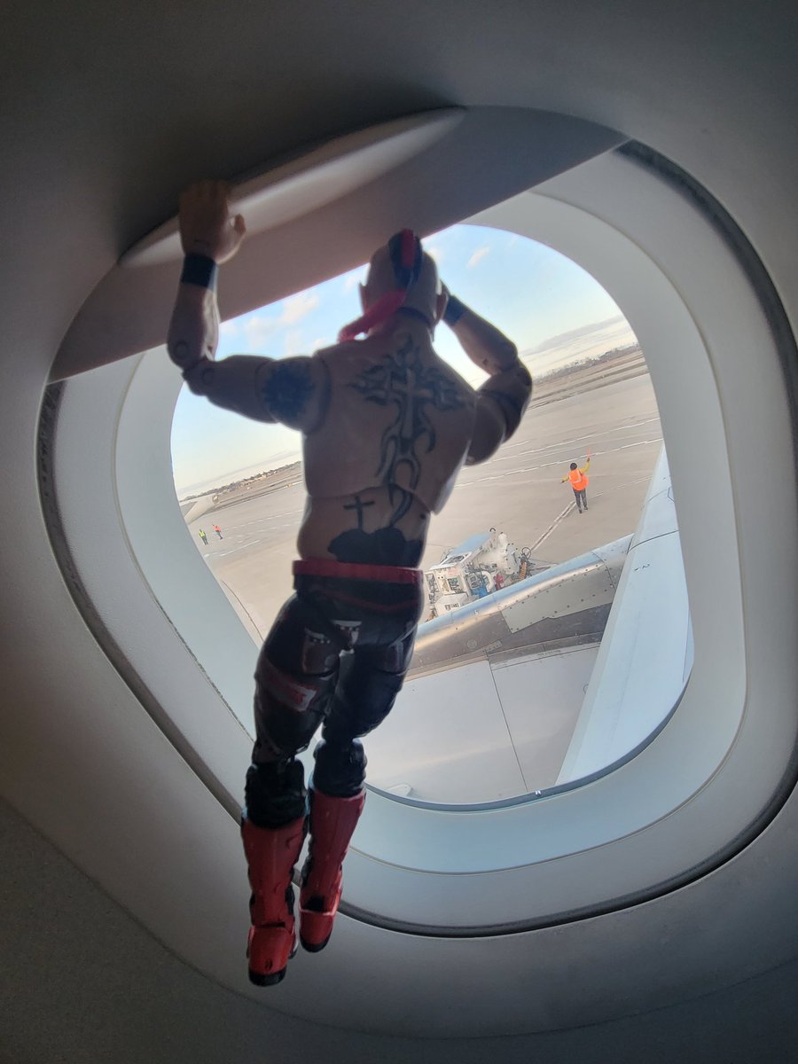 thora_thorsdott's tweet image. MiniHawk @LanceHoyt looking out the window of the airplane.   
Too bad you're looking the wrong direction to see our destination!

#MiniHawk 
#MiniHawkShananigans