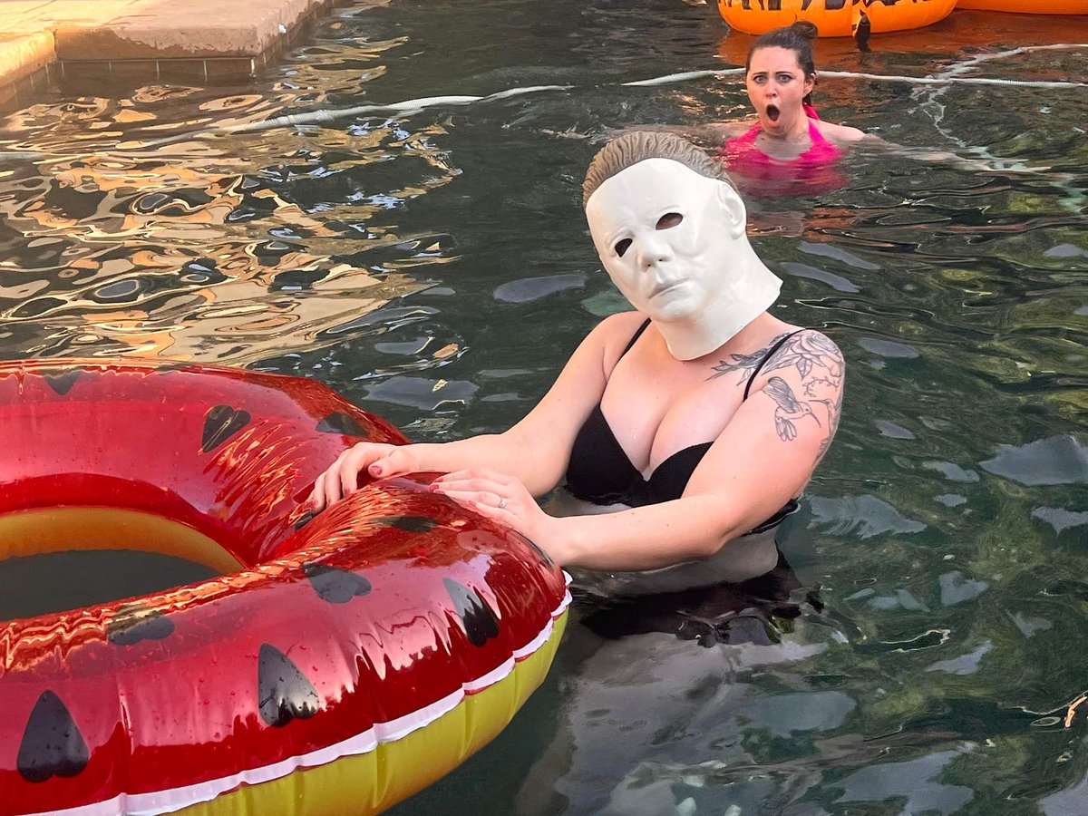 Olivehobbits's tweet photo. Happiest of Birthdays to my cutie @ItsBambzi ! 💖 🎂 🎈Girl I love you so damn much. You've become my ride or die, the peanut butter to my jelly 🥪. You are a beacon of happiness to me and those around you. 🤗 You're incredibly smart, and overall you make life so fun! ILY!! https://t.co/k5o0YI6pol