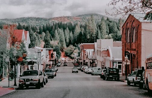 BLUERIDGERP's tweet photo. ⠀

⠀  ⠀  ❪❪ 𝐁𝐋𝐔𝐄 𝐑𝐈𝐃𝐆𝐄 𝐓𝐎𝐖𝐍 ⌁ 
 ⠀     ⠀⤹ CALIFORNIA, 1984.

 𝐫𝐨𝐥 𝐜𝐞𝐫𝐫𝐚𝐝𝐨 ━━━ cupos limitados.
        pueblo, misterio,          ⨳𝑩𝑹𝑹𝑷
        drama, a̶s̶e̶s̶i̶n̶a̶t̶o̶ ⸼

⠀ https://t.co/827us7kp9o